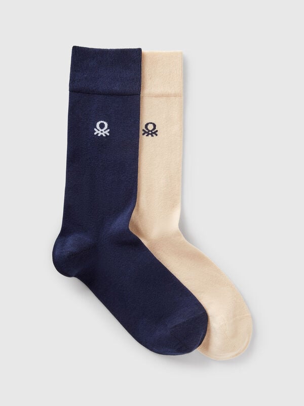Deux paires de chaussettes hautes