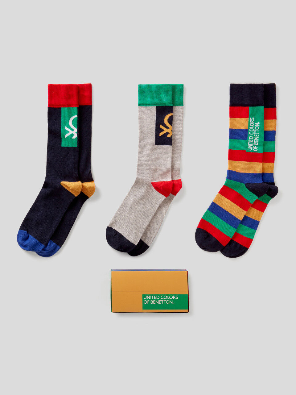 Gift box with three pairs of logoed socks