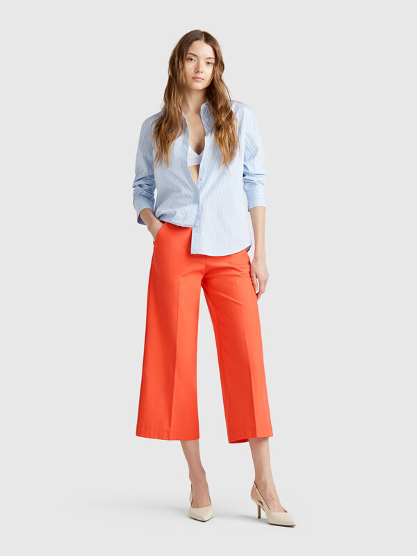 Hoch taillierte, kurze Hose Damen
