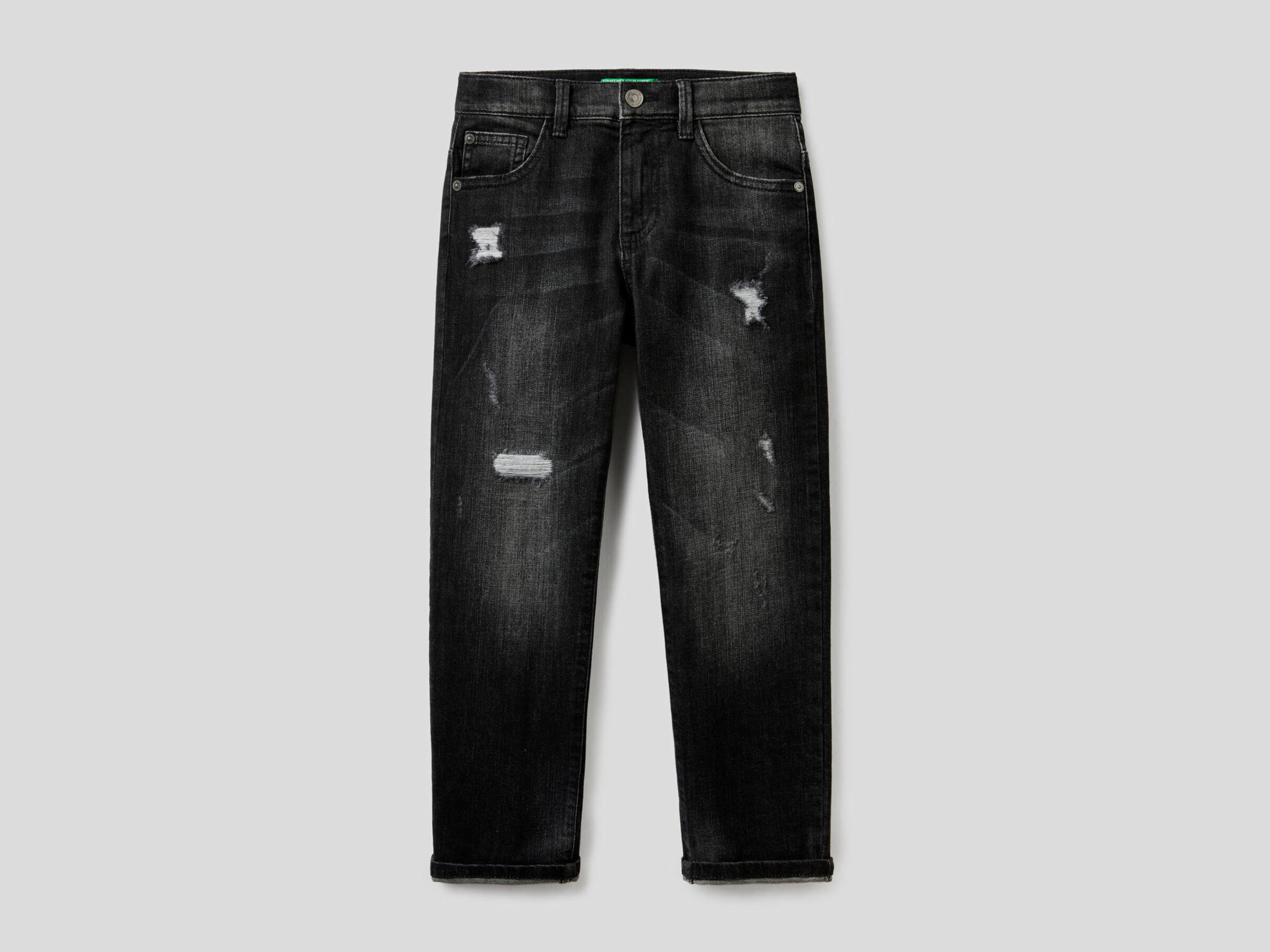 Jeans aus stretchiger Baumwolle mit Destroyed-Effekten image number null