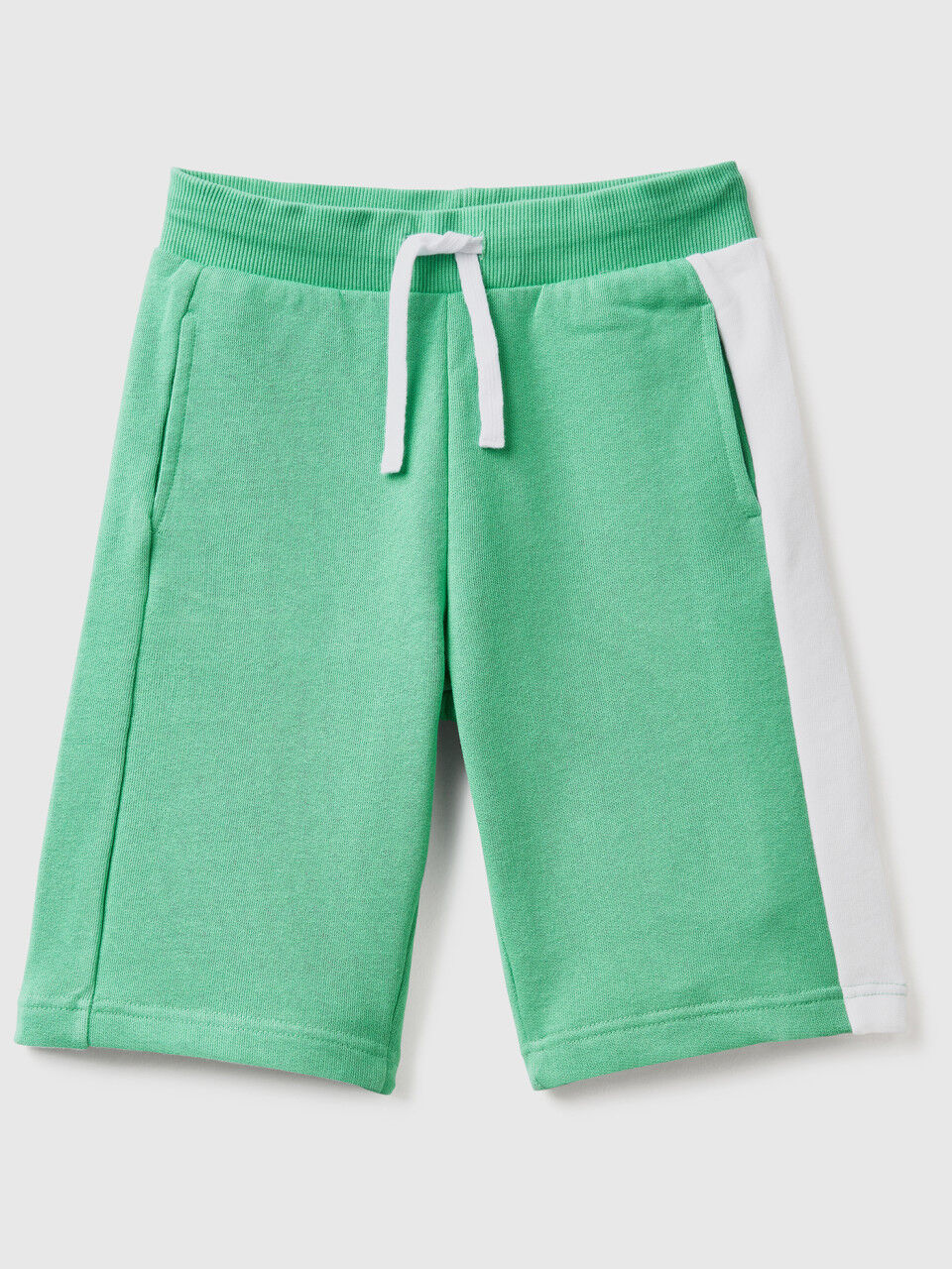 Shorts with clashing band