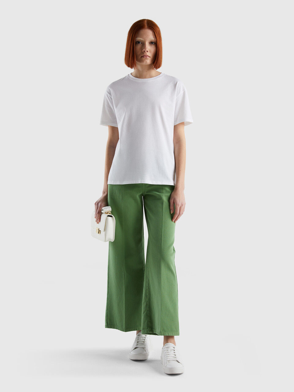High-waisted trousers with wide leg