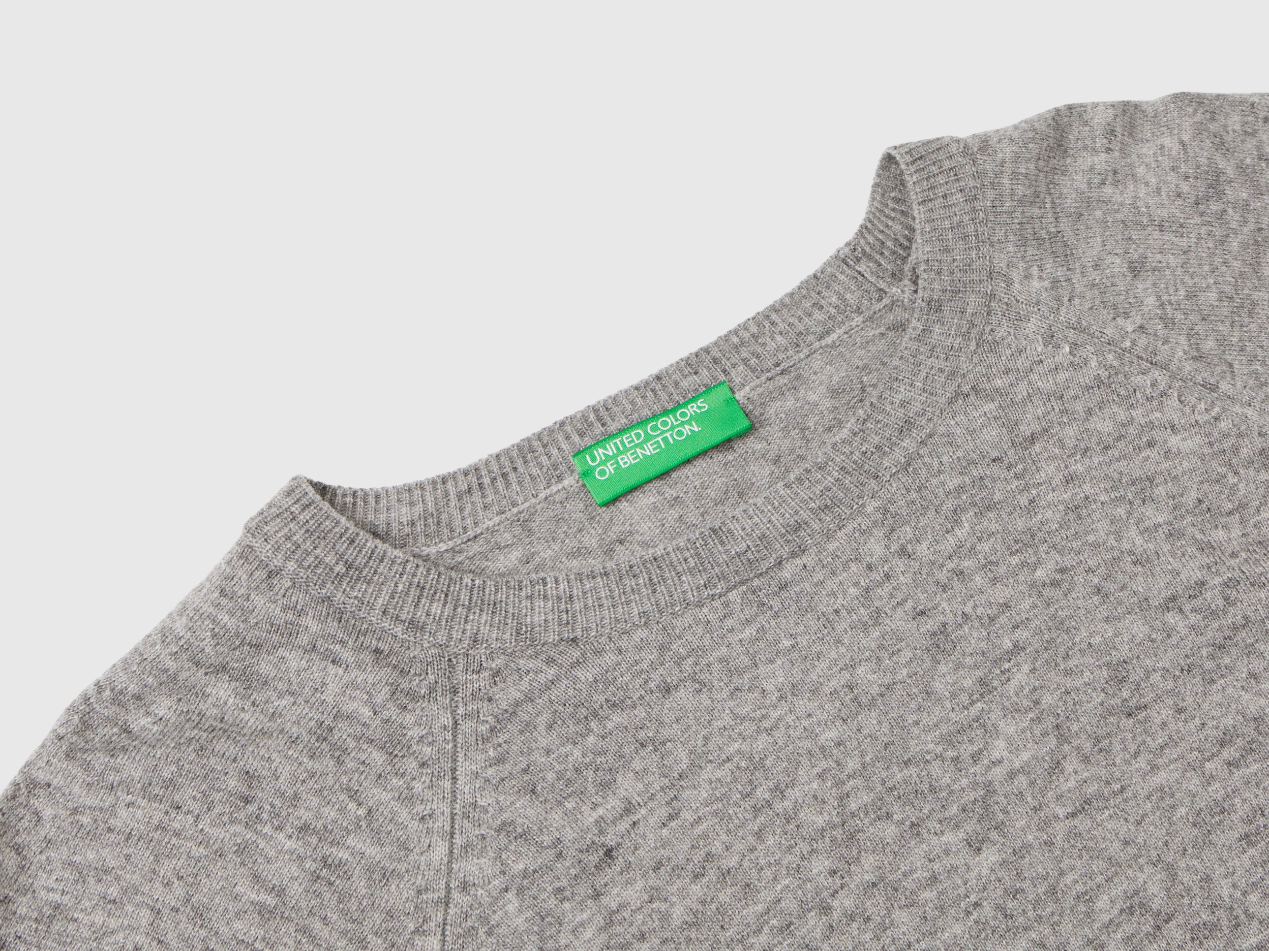 Maglia girocollo grigia in misto lana e cashmere Grigio Chiaro Benetton