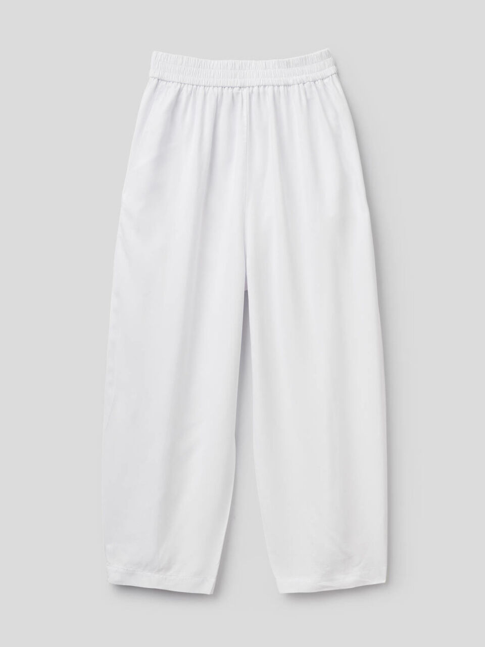Fließende Hose mit Falten image number 2
