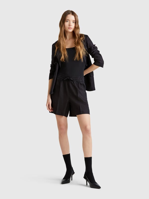 Short en pur lin avec cordon de serrage Femme