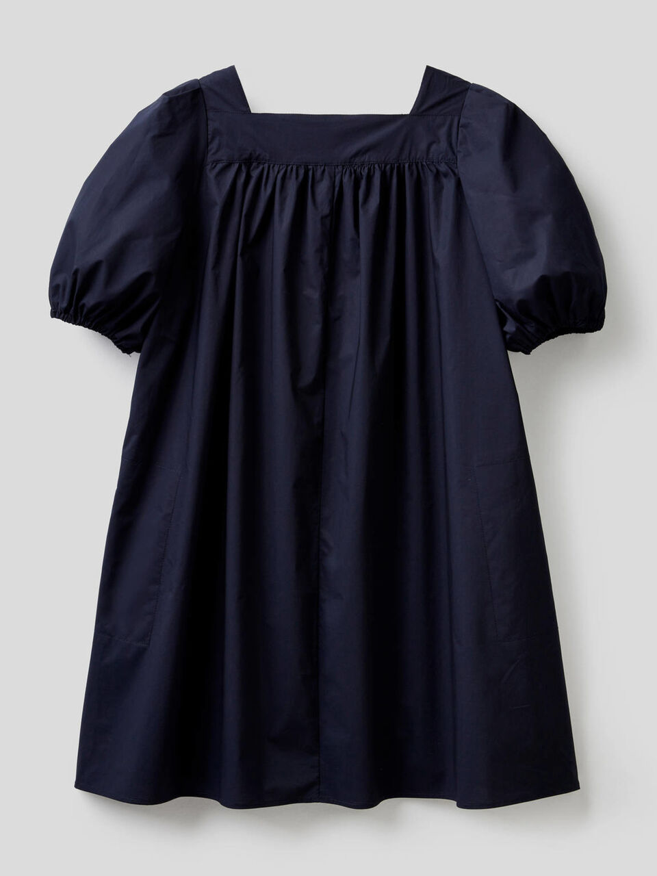 Kurzes Kleid mit 3/4-Ballonärmeln image number 2