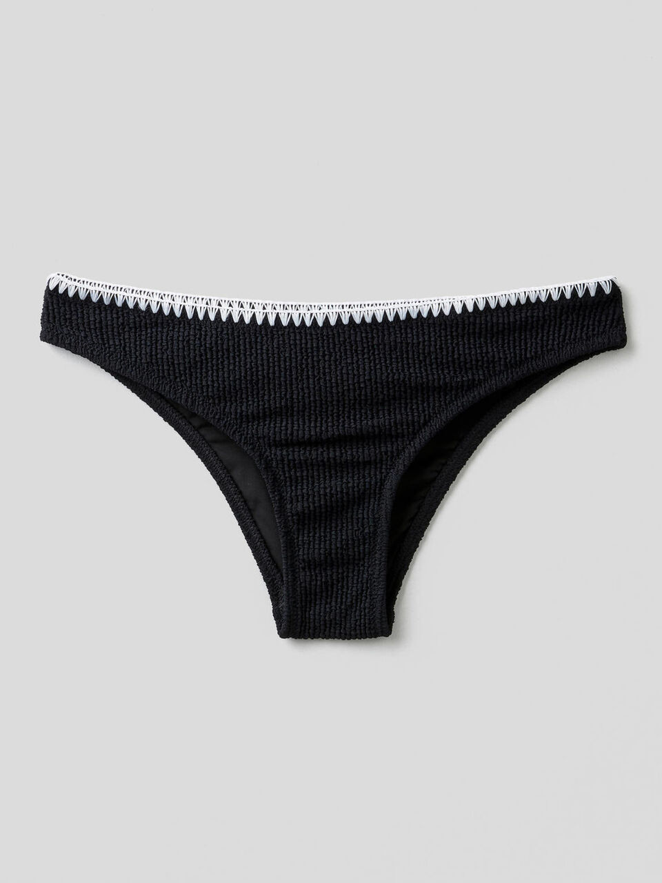 Slip costume con ricamo a constrasto image number 1