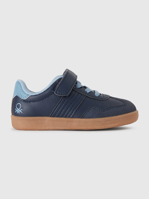 Sneakers aus beschichtetem Stoff und Wildleder Jungen