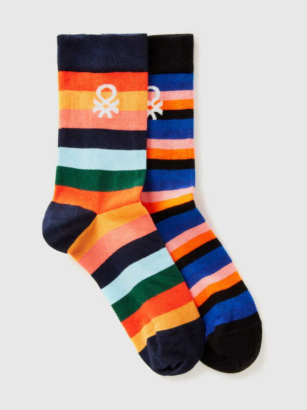 Deux paires de chaussettes hautes à logos