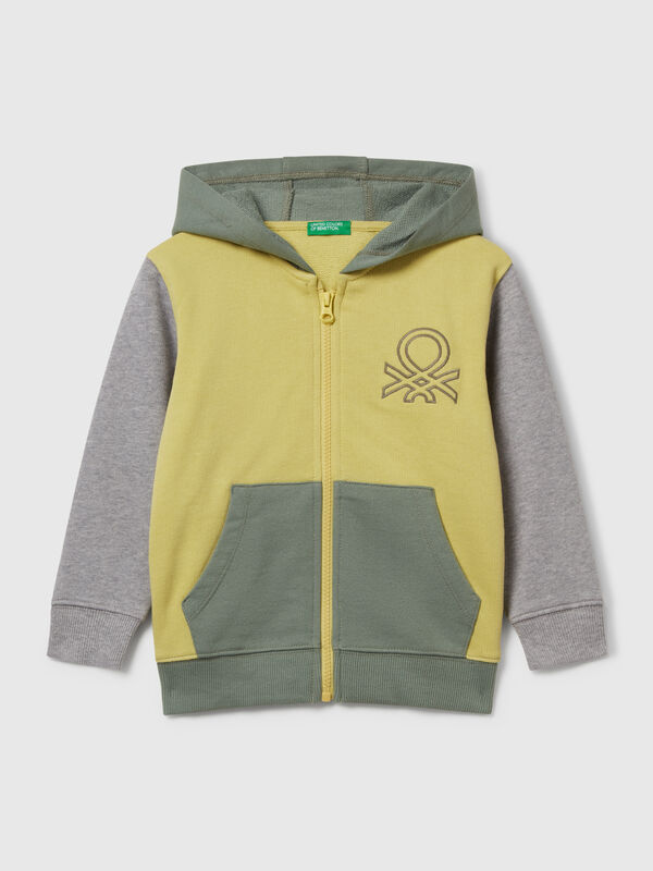 Hoodie mit Stickerei Jungen
