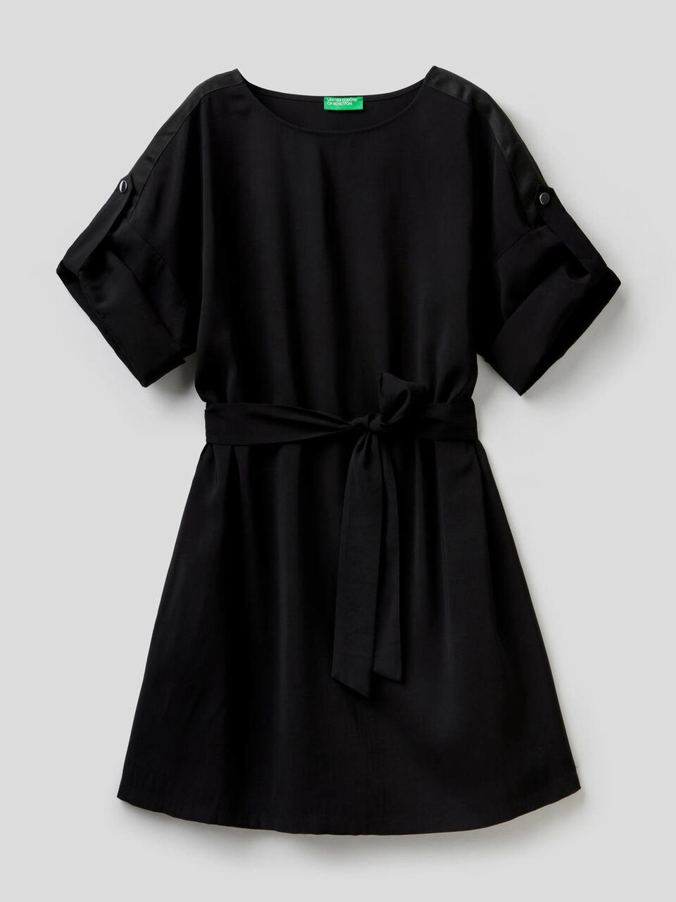 Robe courte avec ceinture image number 1