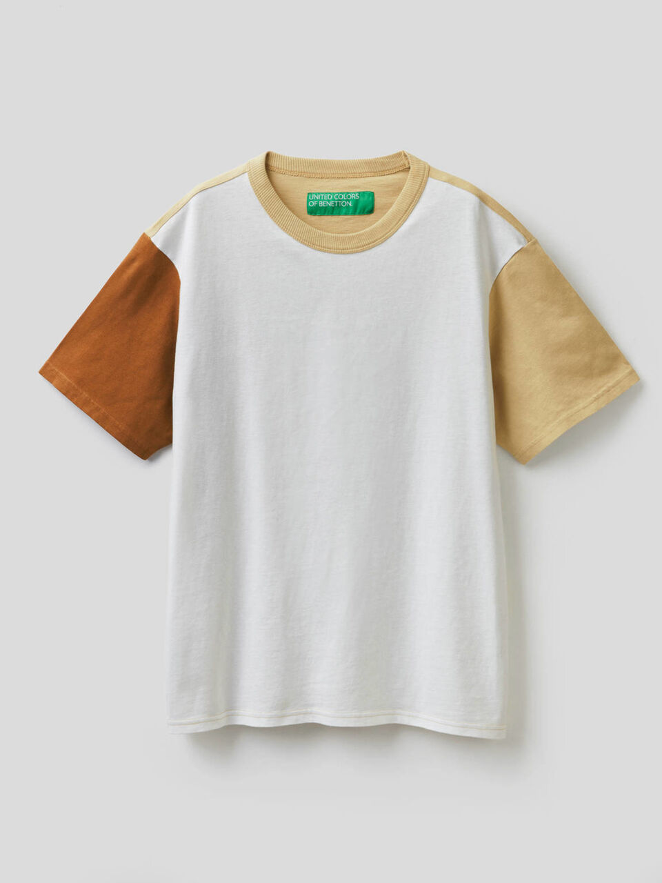 T-Shirt mit Farbblöcken und kurzen Ärmeln image number 1