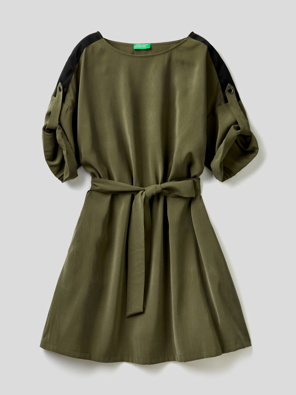 Kurzes Kleid mit Gürtel image number 1