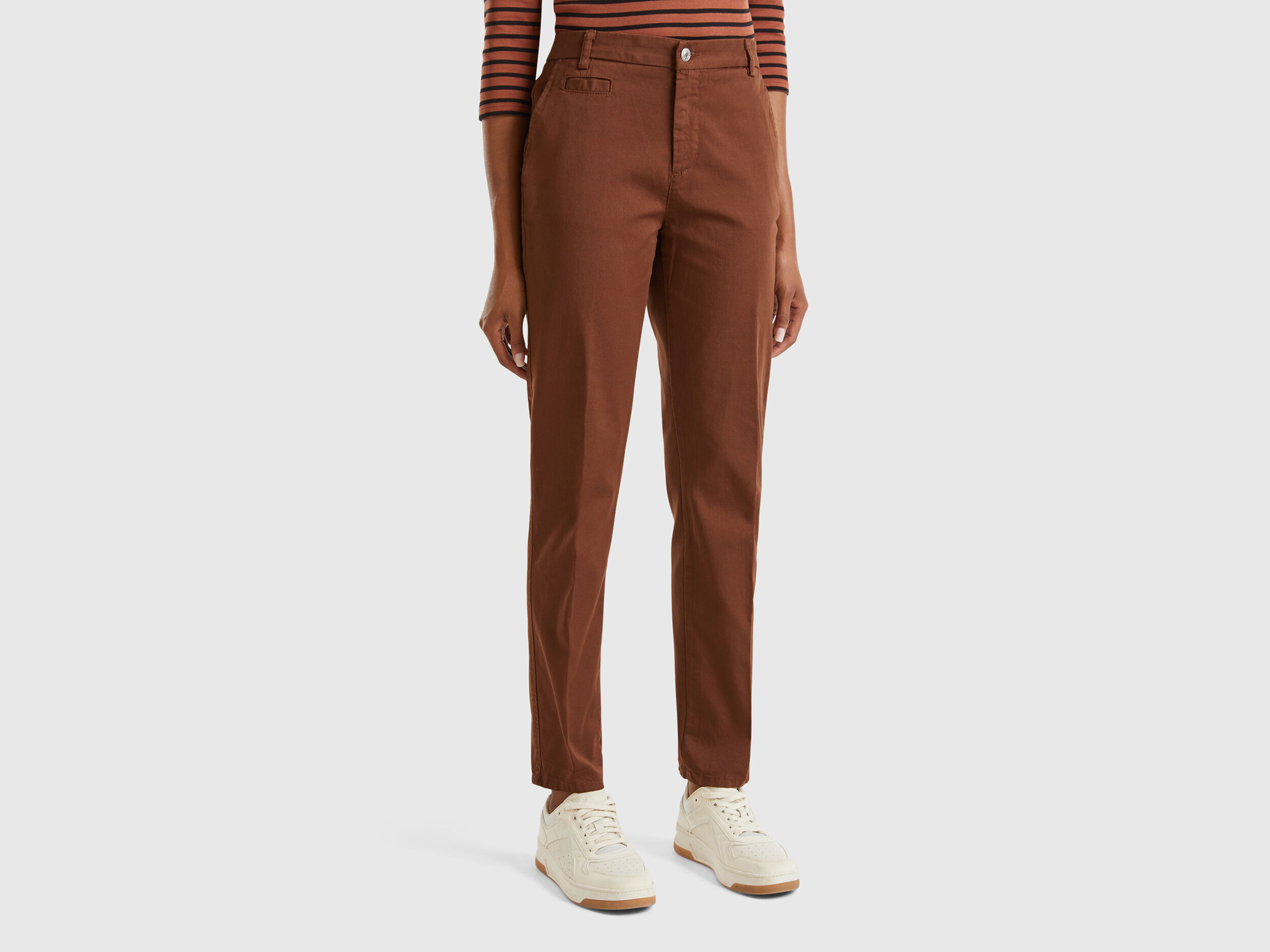 Pantalon chino marron femme best sale