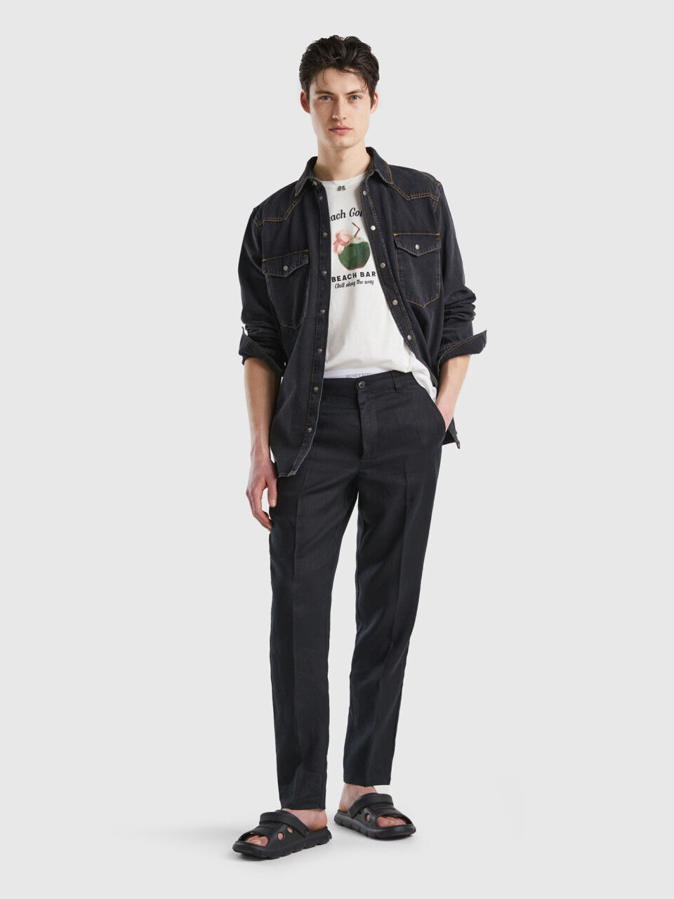 Pantaloni modello chino significato store