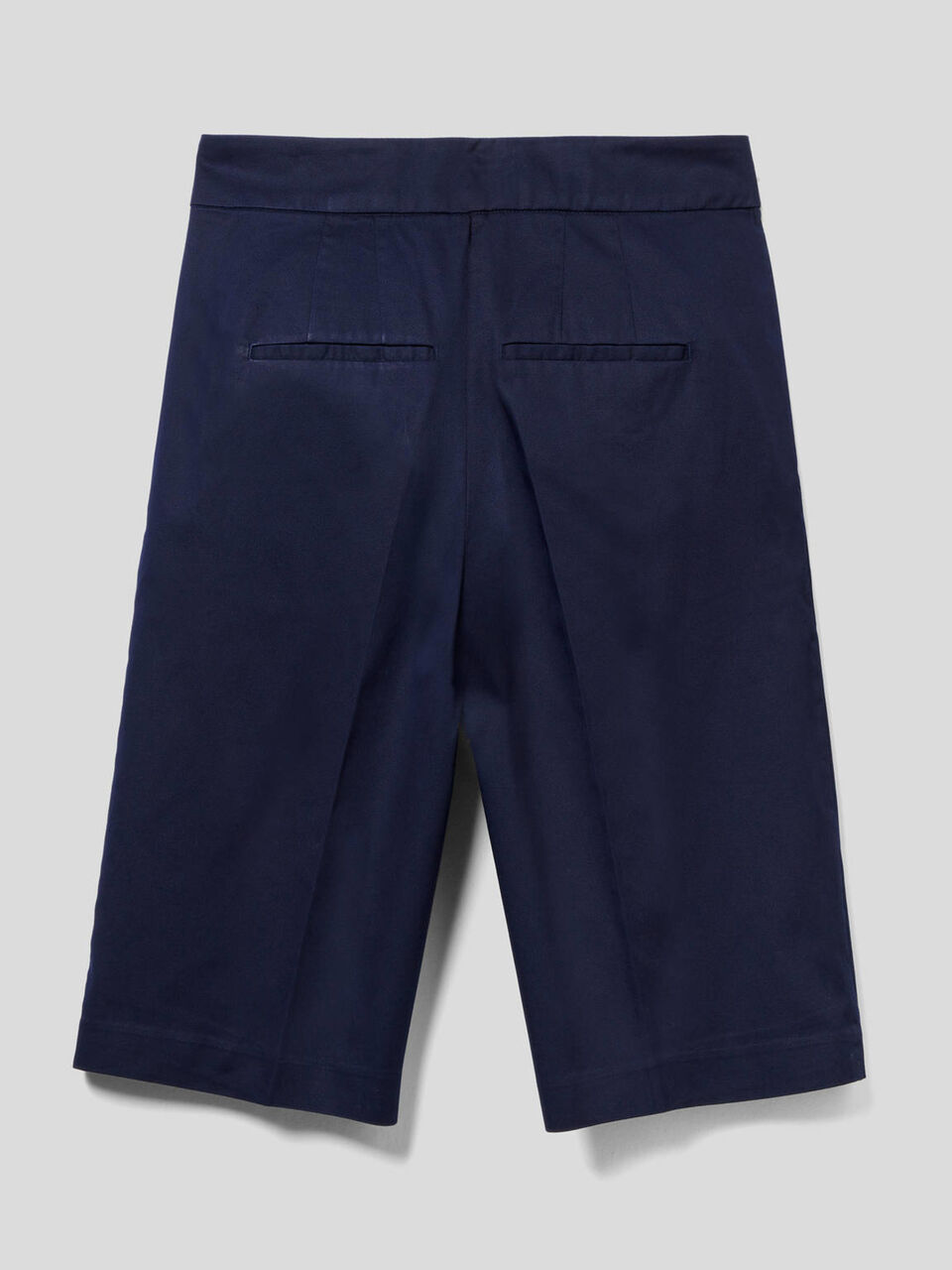 Bermudas with pleats image number 2